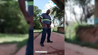 Urinando na rua e ficando pelado